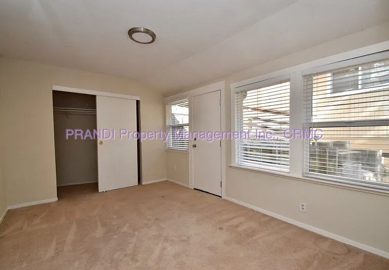 111 Chester Ave #B — Photo 8