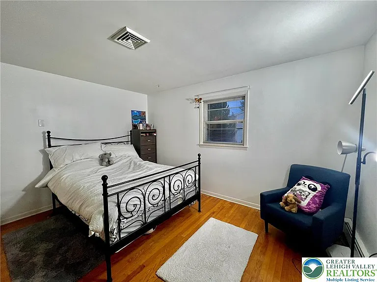 1160 Brentwood Ave — Photo 10