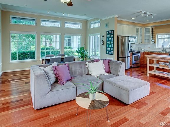 3rd image of 1740 NE Park Dr