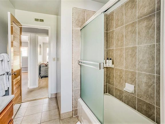 5th image of 3517 Alden Way #22