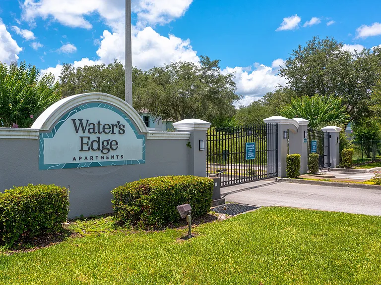 Waters Edge Apartments — Photo 7