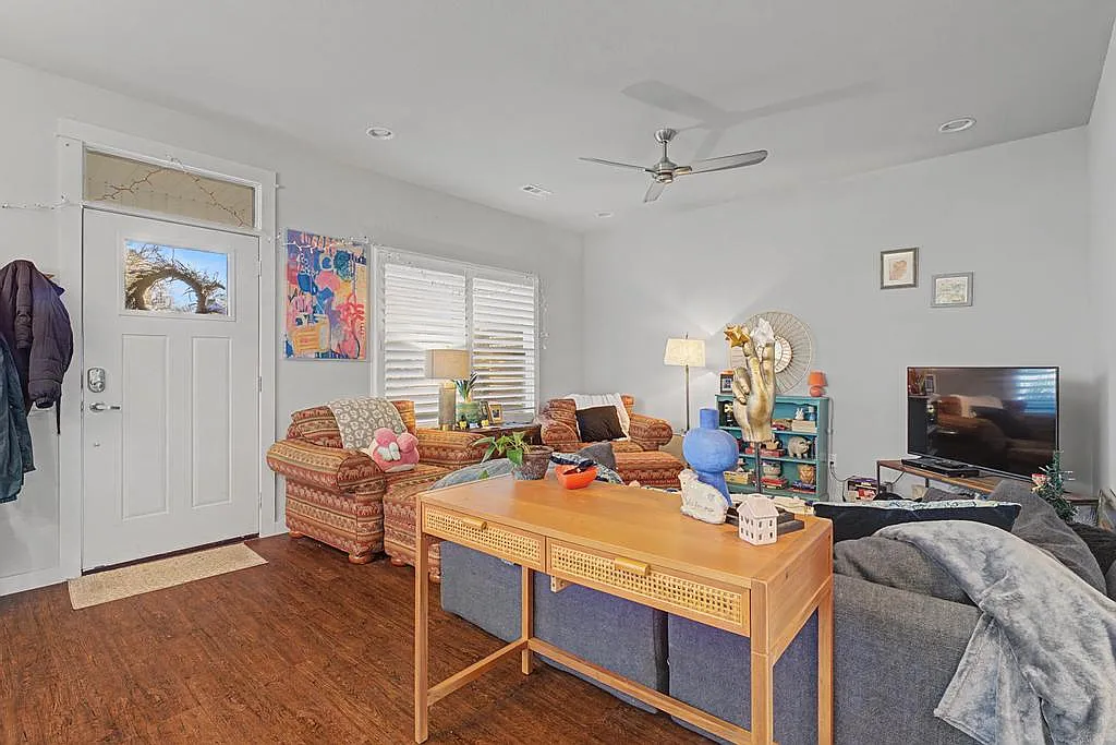 3 bed, 1600 sqft, $1,800 — Photo 3