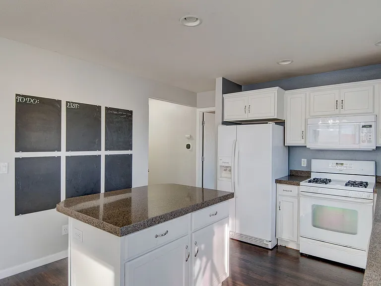 1443 SW Stremler Dr — Photo 4