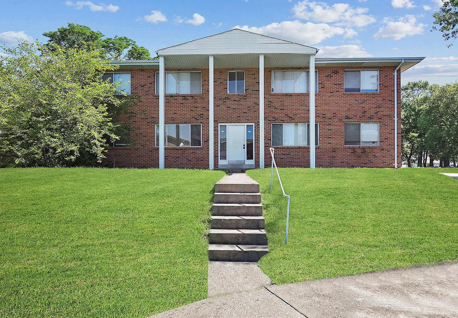 2 bed, 1.0 bath, $950 — Photo 1