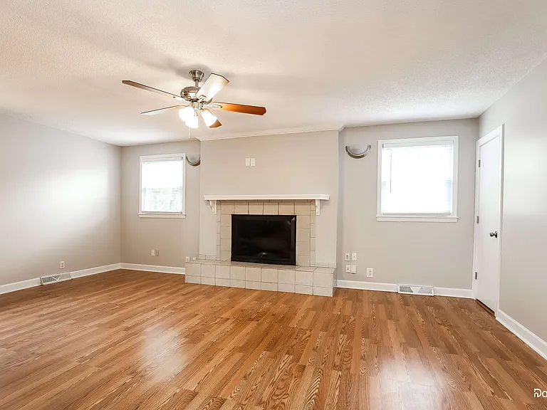 2618 Timberland Dr — Photo 4