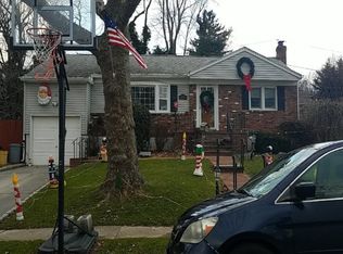 29 Hill Rd, Farmingdale, NY 11735