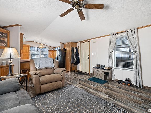4th image of 106 Poplar Dr