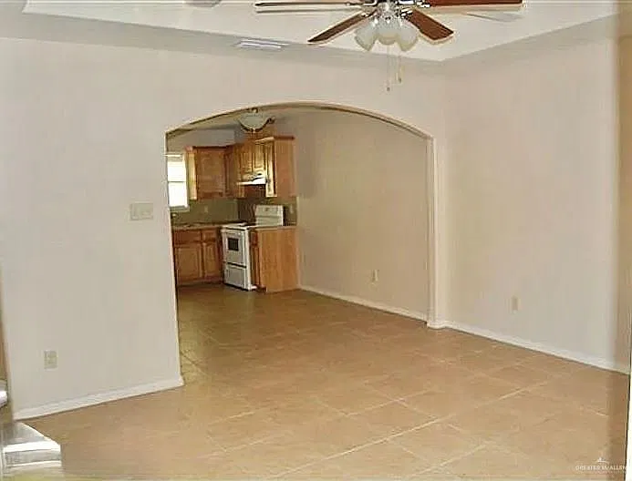 2 bed, 2.0 bath, 3422 sqft, $850 — Photo 2