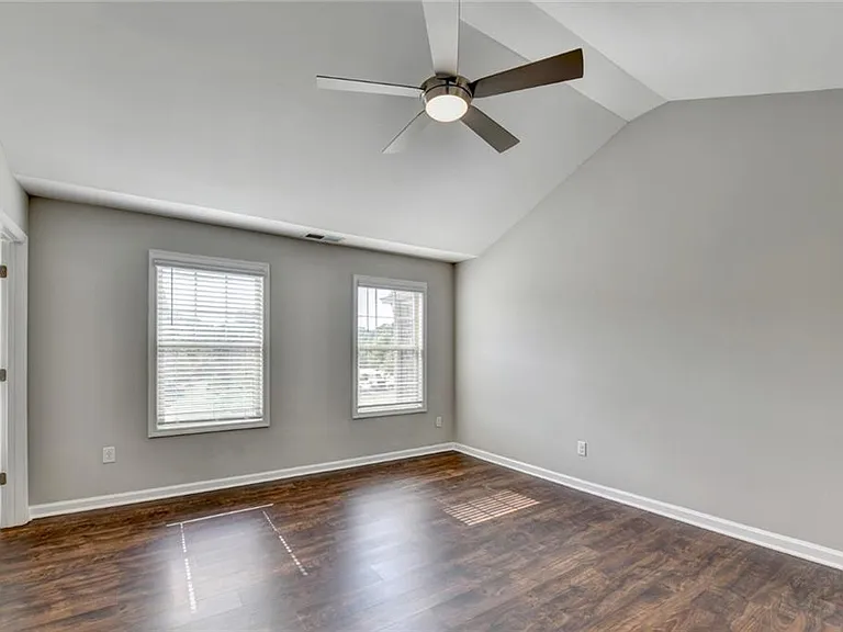 7245 Heritage Oak Ct — Photo 32