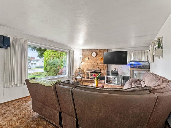 3rd image of 8807 E Knox Ave