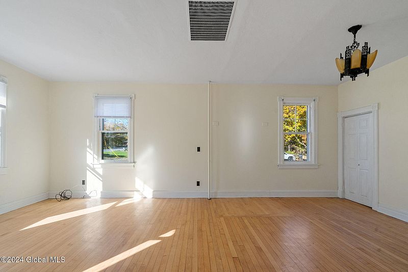 5th image of 2143 New Scotland Road
