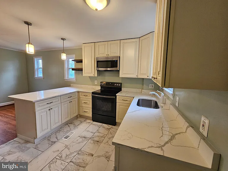 1509 Jefferson St — Photo 3