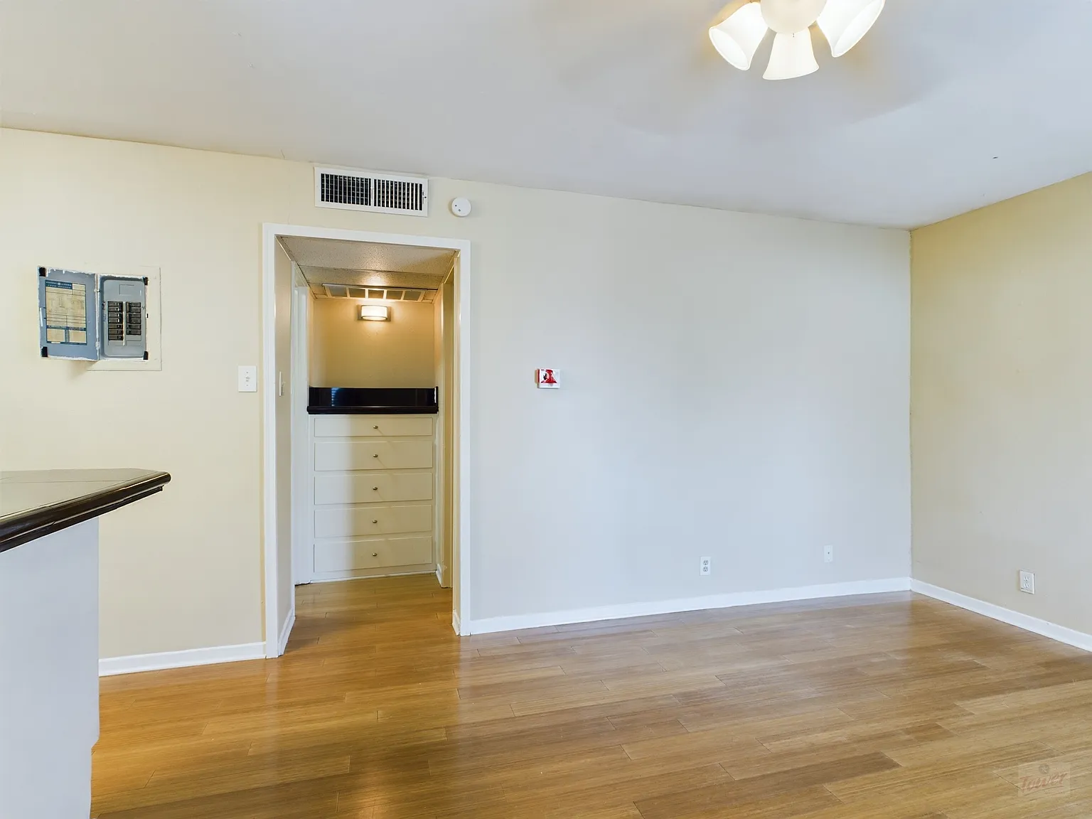 1000 W 26th St Apt 108 — Photo 2