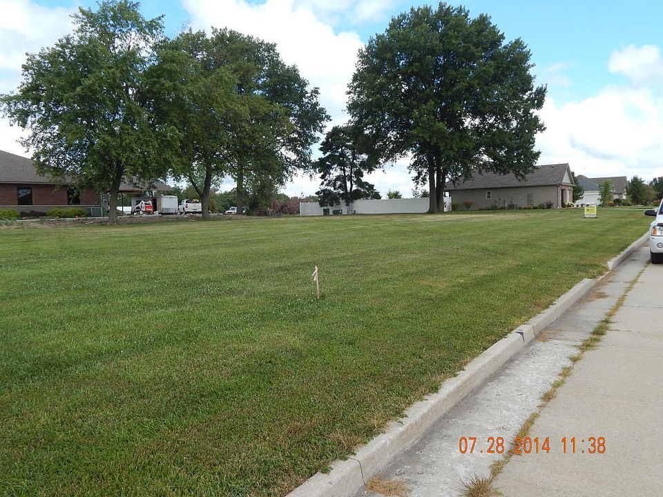 2nd image of 211 Country Club Dr