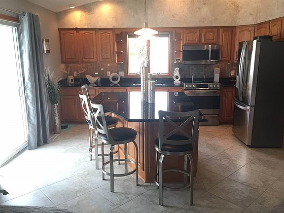 3rd image of 107 Eliasen Ave