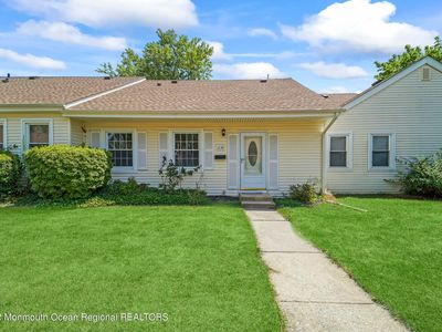 23 Plaza De Las Lobos #E, Freehold, NJ, 07728