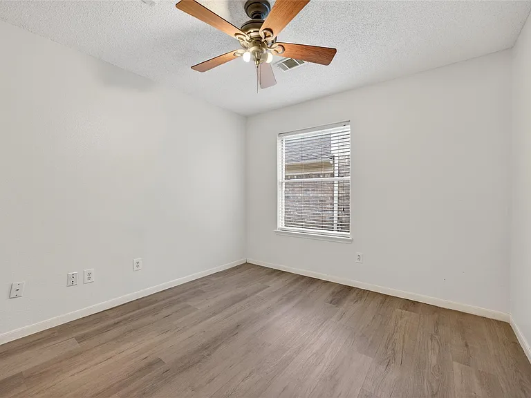 1035 Cascade Creek Dr — Photo 30