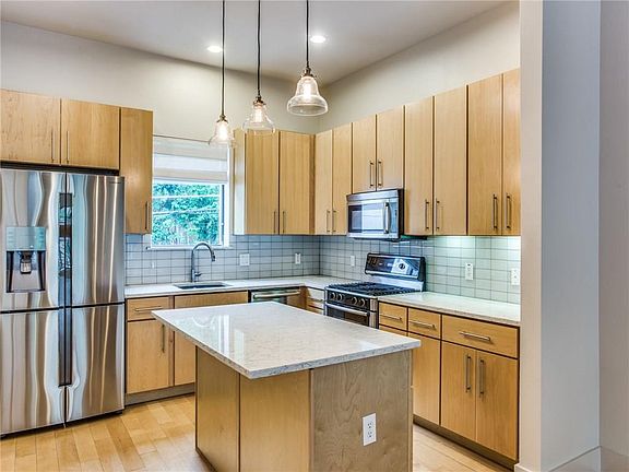 4th image of 4111 Newton Ave APT 19