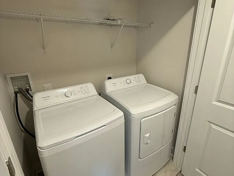 2102 Winterberry Ln — Photo 16
