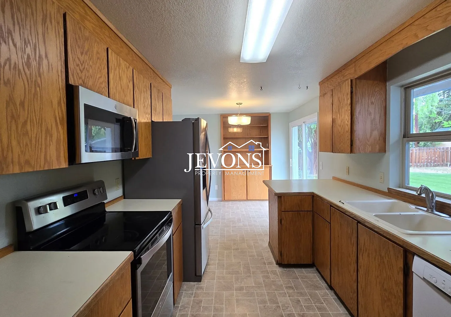 3303 Gregory Ave — Photo 2