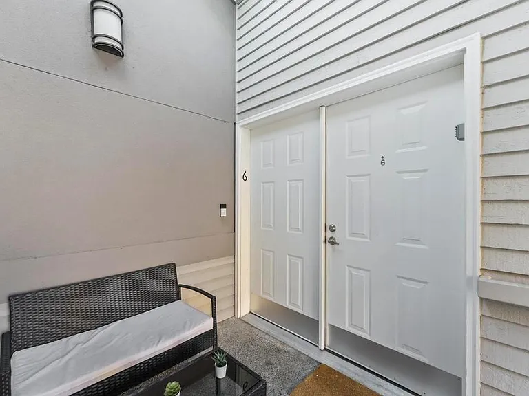 10834 NE 68th St #B6 — Photo 3