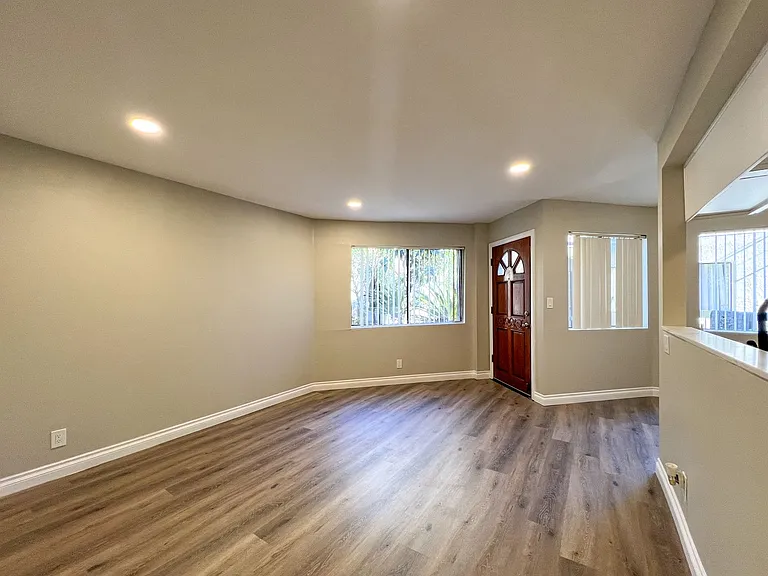 320 W Lomita Ave #11 — Photo 4