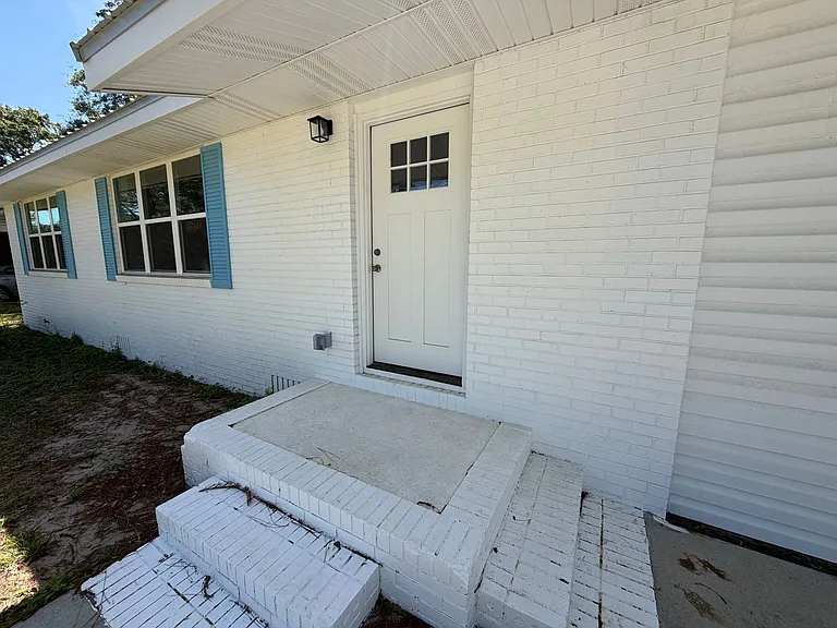 2640 Canary Dr — Photo 2
