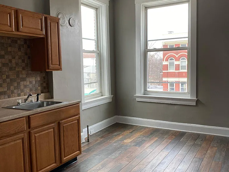 2726 Vine St #6 — Photo 3