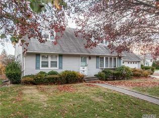 26 S Merrick Rd, Massapequa, NY 11758