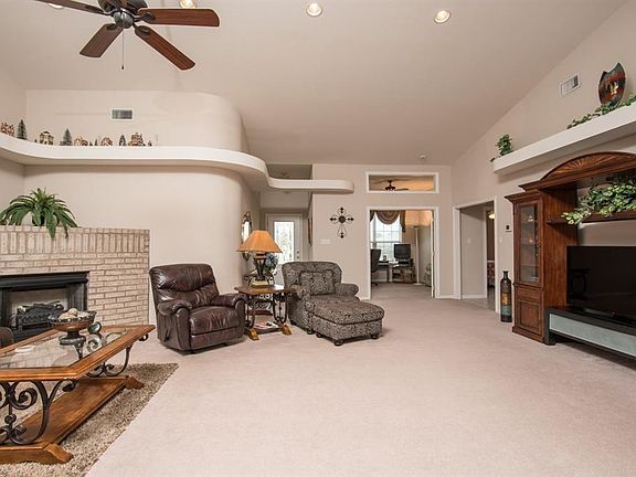 4th image of 4002 Country Ln