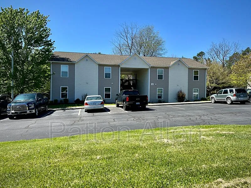 3 bed, 2.0 bath, 1065 sqft, $1,495 — Photo 2