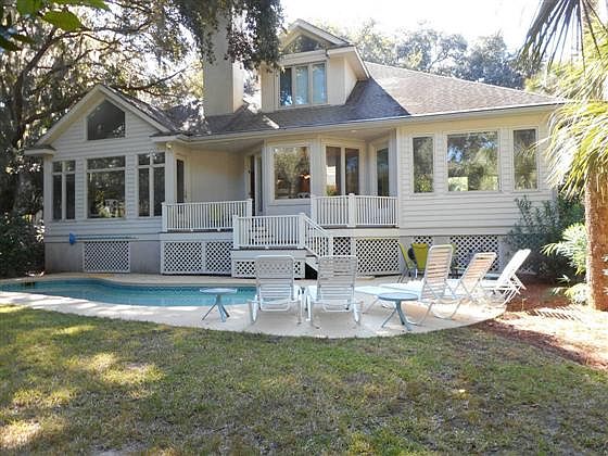 1st image of 10 Heath Dr