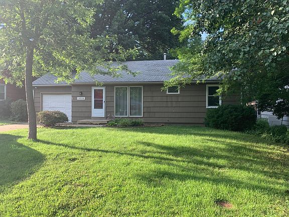 Large 3 Bedroom 1 Full Bathroom in Quiet neighborhood!