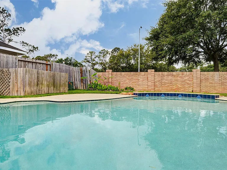 1606 Barrington Hills Ln — Photo 48