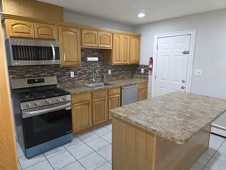 17 Colton Rd — Photo 3