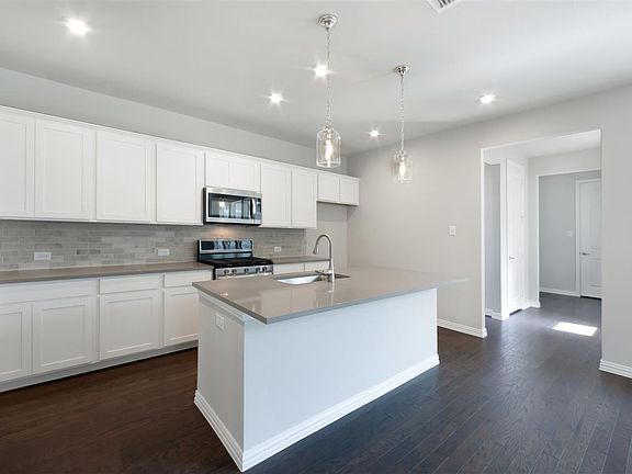 Pecan Square - Kyle Interior Image 4