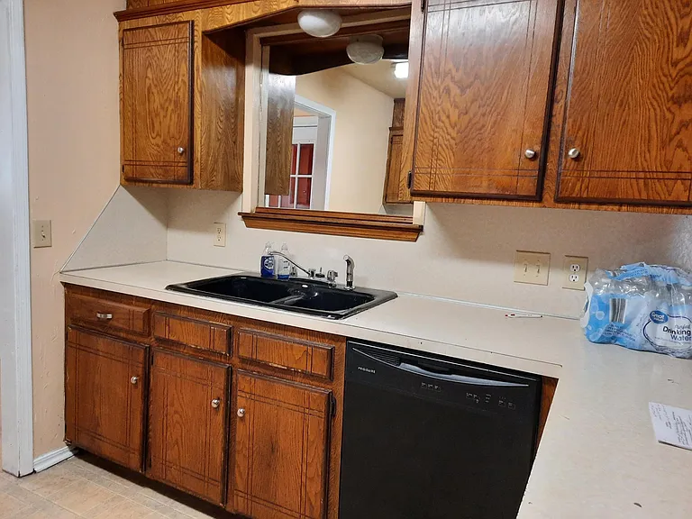 812 E Walnut St — Photo 7
