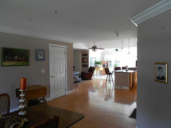 4th image of 3425 Flintridge Dr