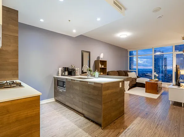 4688 Kingsway #2910, Burnaby, BC V5H 0E9