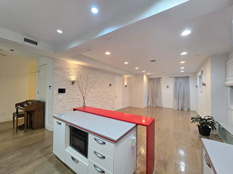 1811 Voorhies Ave #1 — Photo 21