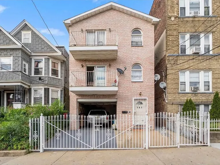 152 Virginia Ave #B — Photo 1
