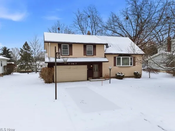 9387 Hyde Park Dr, Twinsburg, OH 44087