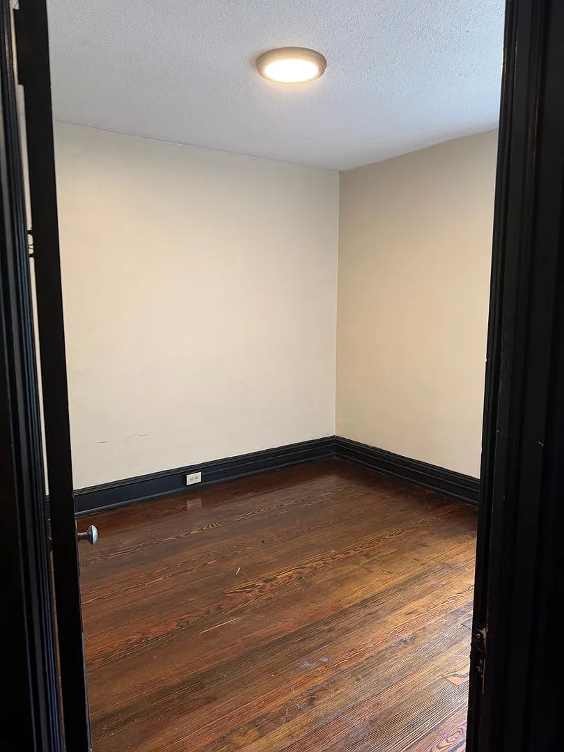 3-bedroom recently remodeled near Edgewater park — Photo 4