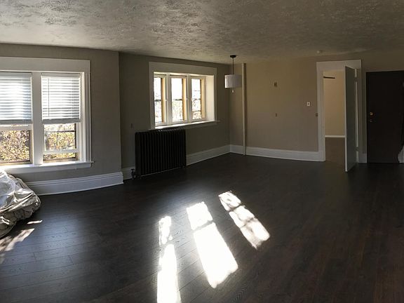 3rd image of 2530 Dupont Ave S