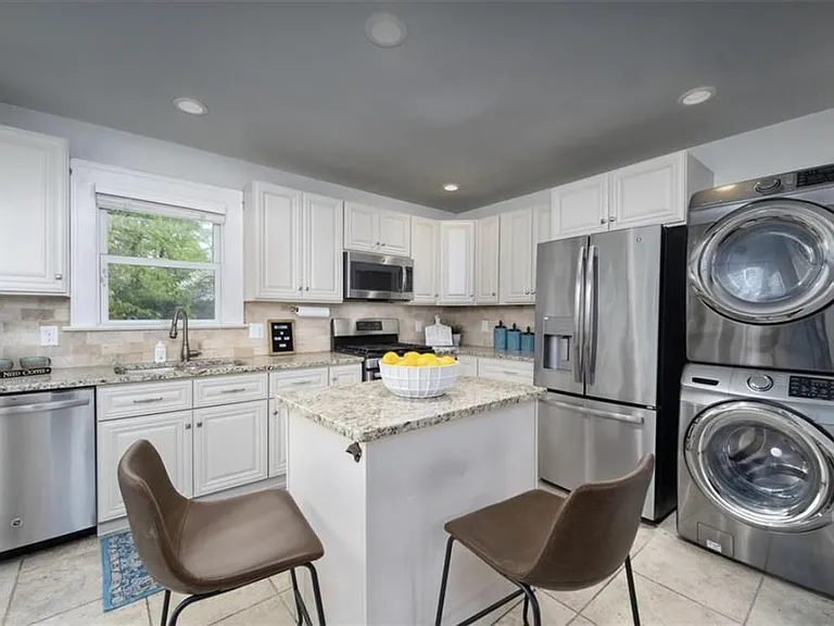 1412 Woodrow Ave — Photo 9