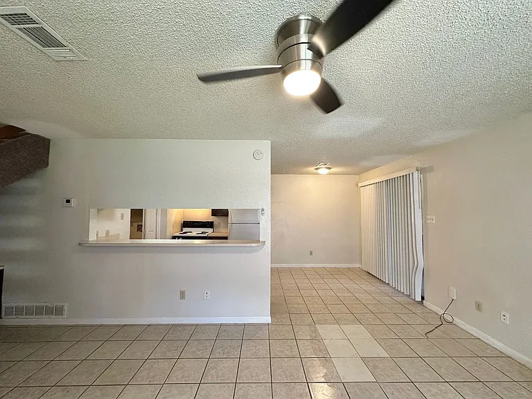 4806 Rainbow Cir — Photo 4