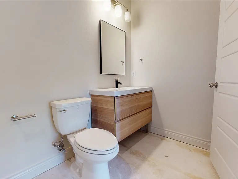 305 W 27th St #227 — Photo 15
