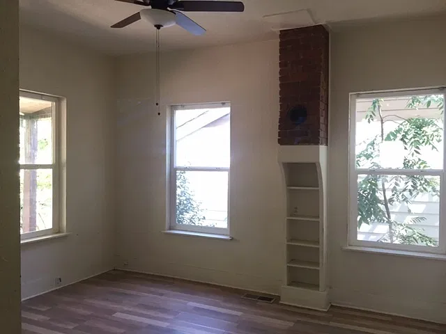 **Reserve Now For Summer 2027* * Great 5 Bedroom House Close To Downtown — Photo 4