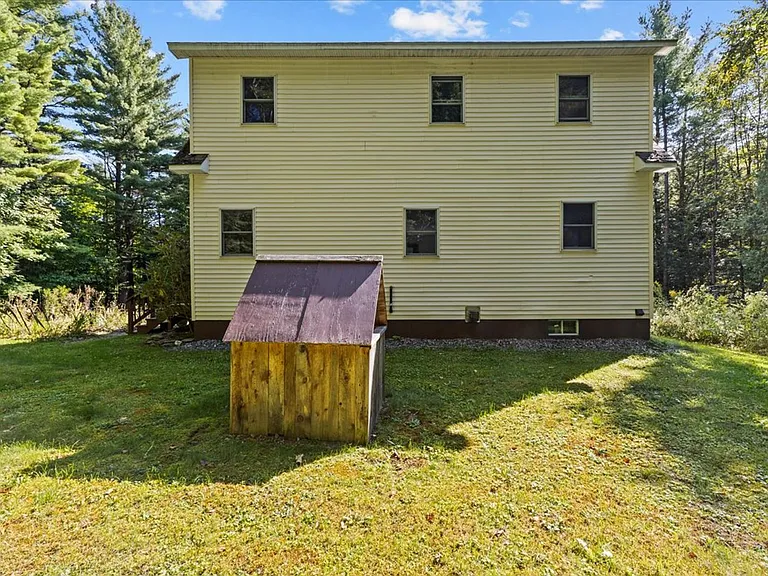1672 Sweet Hollow Rd — Photo 6