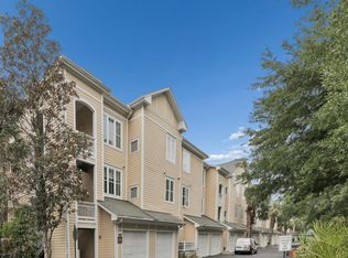 260 Seven Farms Dr Unit 202, Charleston, SC 29492